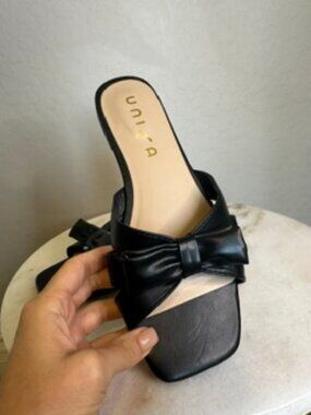 Black Flat Sandals